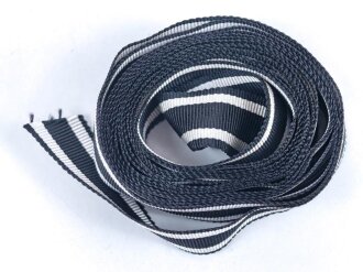 Band für das Eiserne Kreuz 2. Klasse 1914. Schmale Ausführung für die Bandspange 16 mm. Sie erhalten 10cm von der Rolle abgeschnitten