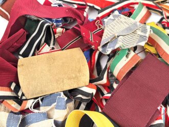 Konvolut Bänder für Orden und Ehrenzeichen Deutsch und International sowie patriotisches.