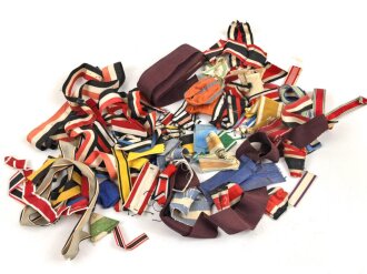 Konvolut Bänder für Orden und Ehrenzeichen Deutsch und International sowie patriotisches.