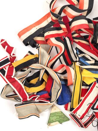 Konvolut Bänder für Orden und Ehrenzeichen Deutsch und International sowie patriotisches.