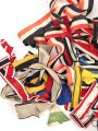 Konvolut Bänder für Orden und Ehrenzeichen Deutsch und International sowie patriotisches.