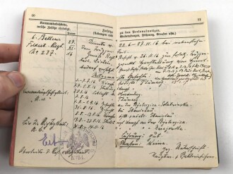 Preußen, Militärpaß und Soldbuch eines Angehörigen im Infanterie Regiment 64. Während des Krieges Feld Artillerie Regiment 54