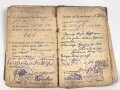 Preußen,  Soldbuch eines Infanteristen. Stark getragen mit Gasschutz Merkblatt. Dazu das Besitzzeugnis für das Eiserne Kreuz 2. Klasse für Tapferkeit vor dem Feinde,