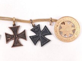 Frackkettchen mit Miniaturen , Eisernes Kreuz 2. Klasse 1914, Braunschweig Kriegsverdienstkreuz, Baltenkreuz, Verwundetenabzeichen schwarz