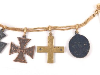 Frackkettchen mit Miniaturen , Eisernes Kreuz 2. Klasse 1914, Braunschweig Kriegsverdienstkreuz, Baltenkreuz, Verwundetenabzeichen schwarz