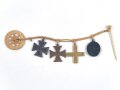 Frackkettchen mit Miniaturen , Eisernes Kreuz 2. Klasse 1914, Braunschweig Kriegsverdienstkreuz, Baltenkreuz, Verwundetenabzeichen schwarz