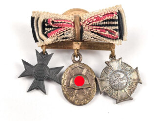 Knopflochdekoration mit drei 16mm Miniaturen, Preussen Kreuz für Kriegshilfsdienst 1916, Verwundetenabzeichen silber 2. Weltkrieg, Preussen Landeskriegerverband Ehrenzeichen 2. Stufe