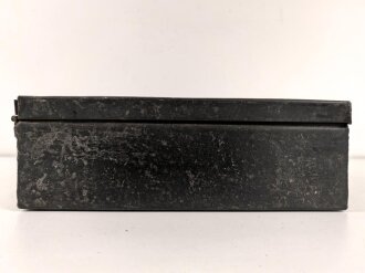 Transportkasten Wehrmacht aus Metall. Maße etwa 40 x 40 x 12cm . Originallack