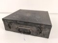Transportkasten Wehrmacht aus Metall. Maße etwa 40 x 40 x 12cm . Originallack