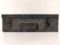 Transportkasten Wehrmacht aus Metall. Maße etwa 40 x 40 x 12cm . Originallack