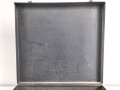 Transportkasten Wehrmacht aus Metall. Maße etwa 40 x 40 x 12cm . Originallack