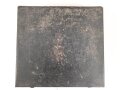 Transportkasten Wehrmacht aus Metall. Maße etwa 40 x 40 x 12cm . Originallack