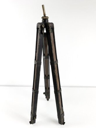 Hölzernes Gestell, Dreibein 1. Weltkrieg oder frühe Wehrmacht. Originallack, Zapfendurchmesser 12mm