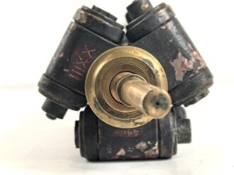 Hölzernes Gestell, Dreibein 1. Weltkrieg oder frühe Wehrmacht. Originallack, Zapfendurchmesser 12mm