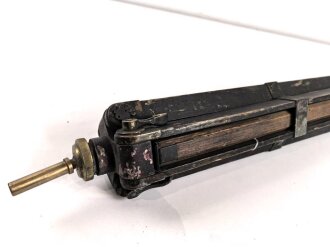 Hölzernes Gestell, Dreibein 1. Weltkrieg oder frühe Wehrmacht. Originallack, Zapfendurchmesser 12mm