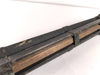 Hölzernes Gestell, Dreibein 1. Weltkrieg oder frühe Wehrmacht. Originallack, Zapfendurchmesser 12mm