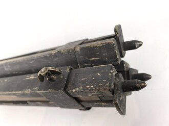 Hölzernes Gestell, Dreibein 1. Weltkrieg oder frühe Wehrmacht. Originallack, Zapfendurchmesser 12mm
