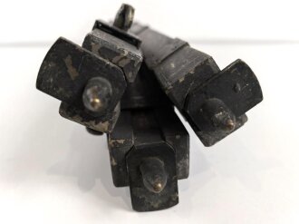 Hölzernes Gestell, Dreibein 1. Weltkrieg oder frühe Wehrmacht. Originallack, Zapfendurchmesser 12mm