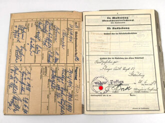 Luftwaffe, Wehrstammbuch eines Angehörigen zunächst Flieger Ausbildungs Regiment 53 Straubing, Flugzeugführerschule Prag, zuletzt Fliegerhorstkommandantur E24/IV.