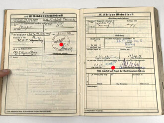 Luftwaffe, Wehrstammbuch eines Angehörigen zunächst Flieger Ausbildungs Regiment 53 Straubing, Flugzeugführerschule Prag, zuletzt Fliegerhorstkommandantur E24/IV.