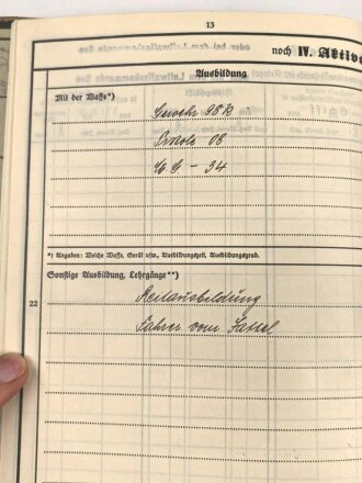 Heer, Wehrstammbuch eines Angehörigen zunächst MG Kompanie Infanterie Regiment 41 Weiden, dann Kriegsschule Dresden, Grenadier Regiment 476, entlassen am 15.8.44. SA Sportabzeichen, Rußlandfeldzug