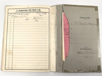 Heer, Wehrstammbuch eines Angehörigen der Artillerie Ersatz Abteilung 114 Eger, danach diverse weitere Artillerieabteilungen, am 20.7.44 entlassen. Eingetragenes Verwundetenabzeichen schwarz und silber, Rußlandfeldzug.