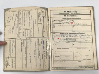 Heer, Wehrstammbuch eines Angehörigen der Artillerie Ersatz Abteilung 114 Eger, danach diverse weitere Artillerieabteilungen, am 20.7.44 entlassen. Eingetragenes Verwundetenabzeichen schwarz und silber, Rußlandfeldzug.