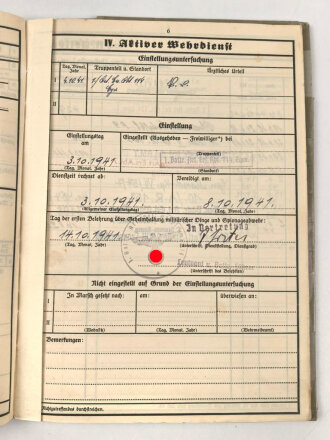 Heer, Wehrstammbuch eines Angehörigen der Artillerie Ersatz Abteilung 114 Eger, danach diverse weitere Artillerieabteilungen, am 20.7.44 entlassen. Eingetragenes Verwundetenabzeichen schwarz und silber, Rußlandfeldzug.