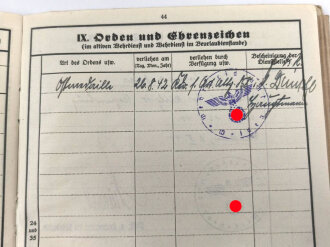 Heer, Wehrstammbuch eines Angehörigen zunächst Artillerie Ersatz Abteilung Regensburg, danach weitere Artillereinheiten, Rußlandfeldzug, eingetragene Ostmedaille.