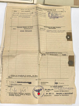 Heer, Wehrstammbuch eines Angehörigen zunächst Artillerie Ersatz Abteilung Regensburg, danach weitere Artillereinheiten, Rußlandfeldzug, eingetragene Ostmedaille.