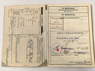 Heer, Wehrstammbuch eines Angehörigen zunächst Artillerie Ersatz Abteilung Regensburg, danach weitere Artillereinheiten, Rußlandfeldzug, eingetragene Ostmedaille.