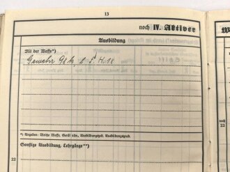 Heer, Wehrstammbuch eines Angehörigen zunächst Artillerie Ersatz Abteilung Regensburg, danach weitere Artillereinheiten, Rußlandfeldzug, eingetragene Ostmedaille.