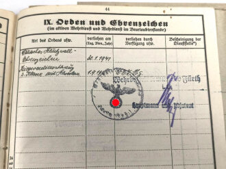 Heer, Wehrstammbuch eines Angehörigen zunächst Infanterie Ersatz Btl. 21 Fürth., danach weiter Infanterieeinheiten, Ab Oktober 1942 beim Wehrbezirkskommando Fürth.