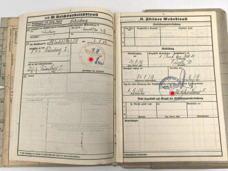 Heer, Wehrstammbuch eines Angehörigen zunächst Infanterie Ersatz Btl. 21 Fürth., danach weiter Infanterieeinheiten, Ab Oktober 1942 beim Wehrbezirkskommando Fürth.