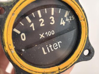 Luftwaffe, elektrischer Vorratsanzeiger 0-425 Liter,  Fl 20723, verbaut in Go 244 und He 162, vermutlich neuzeitlich gelb nachlackiert, Funktion nicht geprüft, defekt