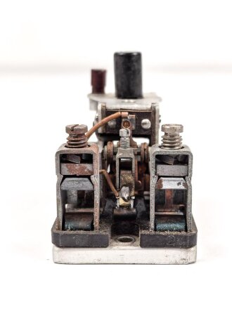 Luftwaffe, Selbstschalter Fl E5002 06. Ungebraucht, in beschädigter Umverpackung