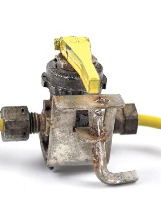 Luftwaffe, Zweiwegehahn / Scheibenspülhahn Gerät Nr. 8-4592 A-2 , restauriert