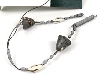 Luftwaffe , Teil einer Antenne für Funkanlage  Bf 109 B-G2. Die Isolatoren, Schirme und der Antenneneingang Rumpf Original, der Rest neuzeitlich dazugebaut.