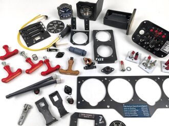 Luftwaffe, Konvolut Flugzeugteile aller Art, alles neuzeitliche Nachbauen, meist aus Kunststoff