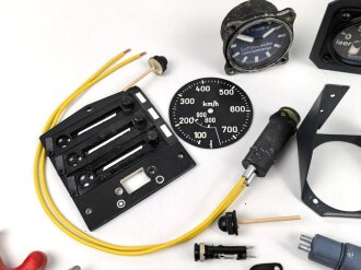 Luftwaffe, Konvolut Flugzeugteile aller Art, alles neuzeitliche Nachbauen, meist aus Kunststoff