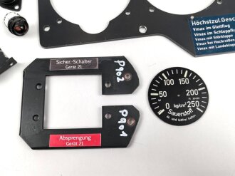 Luftwaffe, Konvolut Flugzeugteile aller Art, alles neuzeitliche Nachbauen, meist aus Kunststoff