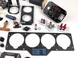 Luftwaffe, Konvolut Flugzeugteile aller Art, alles neuzeitliche Nachbauen, meist aus Kunststoff