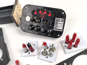 Luftwaffe, Konvolut Flugzeugteile aller Art, alles neuzeitliche Nachbauen, meist aus Kunststoff