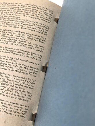 NSFK "Luftfahrtkunde" Heft 2, datiert 1943, 128 Seiten, DIN A5. Hakenkreuz übermalt