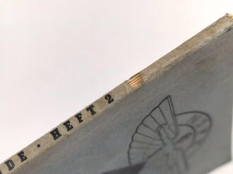 NSFK "Luftfahrtkunde" Heft 2, datiert 1943, 128 Seiten, DIN A5. Hakenkreuz übermalt