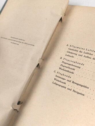 NSFK "Luftfahrtkunde" Heft 2, datiert 1943, 128 Seiten, DIN A5. Hakenkreuz übermalt