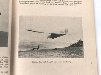 NSFK "Luftfahrtkunde" Heft 2, datiert 1943, 128 Seiten, DIN A5. Hakenkreuz übermalt