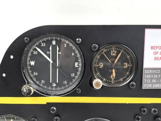 U.S. Army Air Force 2. Weltkrieg, Instrumentenbrett einer Mustang P-51. Die Instrumente soweit ich das beurteilen kann alle original , das Instrumentenbrett sowie die Kompassfeststellung sind neuzeitliche Fertigungen..