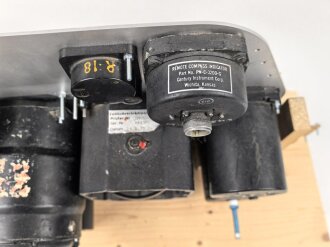 U.S. Army Air Force 2. Weltkrieg, Instrumentenbrett einer Mustang P-51. Die Instrumente soweit ich das beurteilen kann alle original , das Instrumentenbrett sowie die Kompassfeststellung sind neuzeitliche Fertigungen..