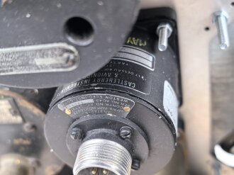 U.S. Army Air Force 2. Weltkrieg, Instrumentenbrett einer Mustang P-51. Die Instrumente soweit ich das beurteilen kann alle original , das Instrumentenbrett sowie die Kompassfeststellung sind neuzeitliche Fertigungen..